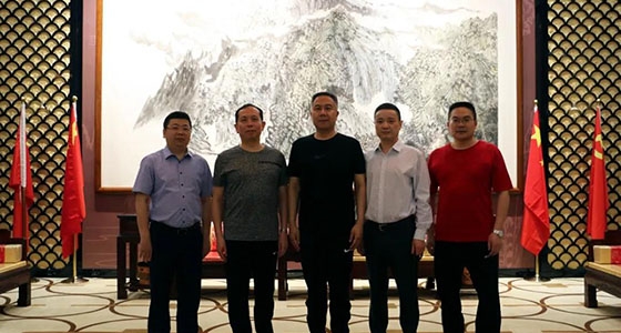 Liu Jianwei, deputy commander of the Provincial Military Region, and his party visited Ante Ni Dongfang Art Museum