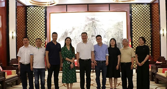 Cheng Weimin, Vice President of Zhejiang News Group, and others visit Ante Ni Dongfang Art Museum