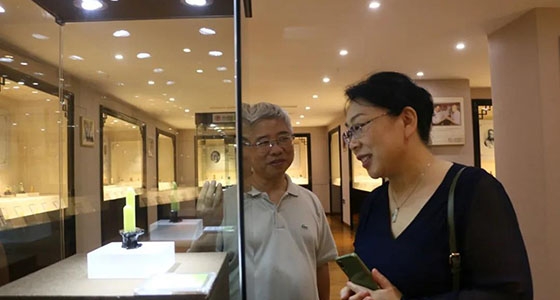 El profesor Yang Ruiru de la Escuela de Ciencias Políticas de la Universidad de Defensa Nacional visitó el Museo de Arte Ante Ni Dongfang