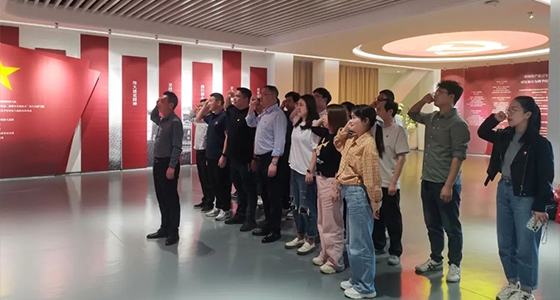 5月15日，安特園區(qū)黨總支就新修訂的《中國(guó)共產(chǎn)黨紀(jì)律處分條例》組織黨員開(kāi)展主題黨日學(xué)習(xí)活動(dòng)，進(jìn)一步堅(jiān)定理想信念、強(qiáng)化紀(jì)律意識(shí)、提高黨性修養(yǎng)。學(xué)習(xí)活動(dòng)中全體黨員重溫了入黨誓詞，用莊嚴(yán)的宣誓聲表達(dá)了安特全體黨員對(duì)黨的無(wú)限忠誠(chéng)與熱愛(ài)。安特園區(qū)黨總支副書(shū)記袁耀祖給全體黨員上黨紀(jì)學(xué)習(xí)教育專(zhuān)題黨課，強(qiáng)調(diào)《中國(guó)共產(chǎn)黨紀(jì)律處分條例》是規(guī)范黨組織和黨員行為的基礎(chǔ)性法規(guī)，要堅(jiān)持一條一條讀，逐字逐句悟，用黨紀(jì)黨規(guī)校正思